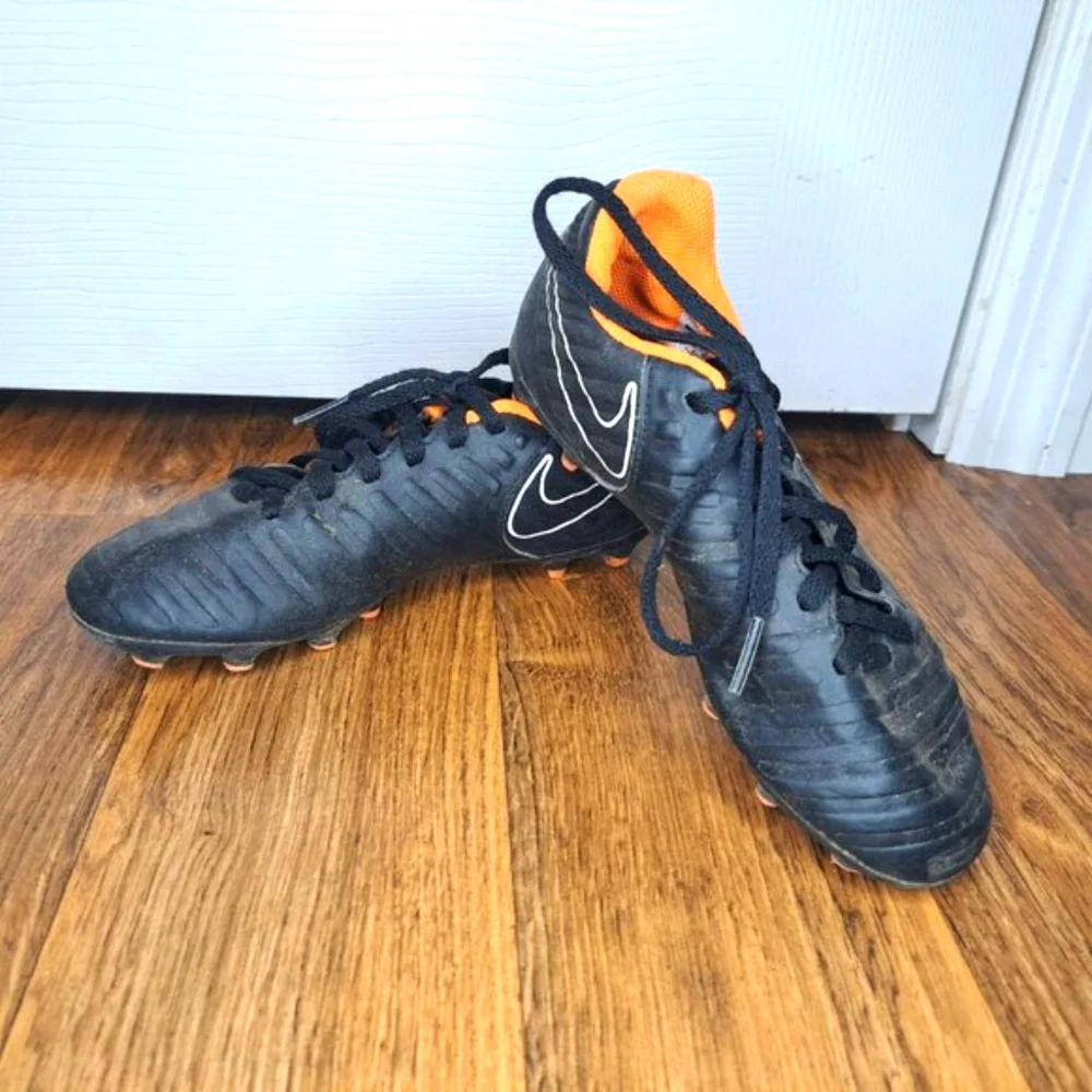 Nike Tempo Legend 7 Youth Firm Ground Soccer Cleats Black Orange Size 2Y